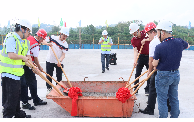 喜封金頂！宜賓遠(yuǎn)東電纜二期交聯(lián)機(jī)主機(jī)樓圓滿封頂，產(chǎn)能升級(jí)再啟新程。